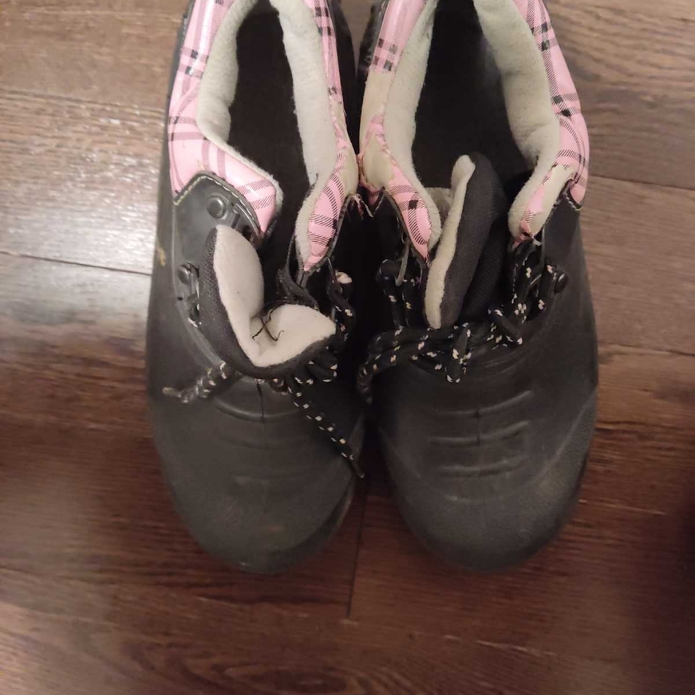 Boots - Picture 3 of 3